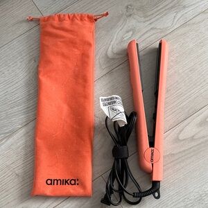 Amika Hair 1” Straightener/Flat Iron